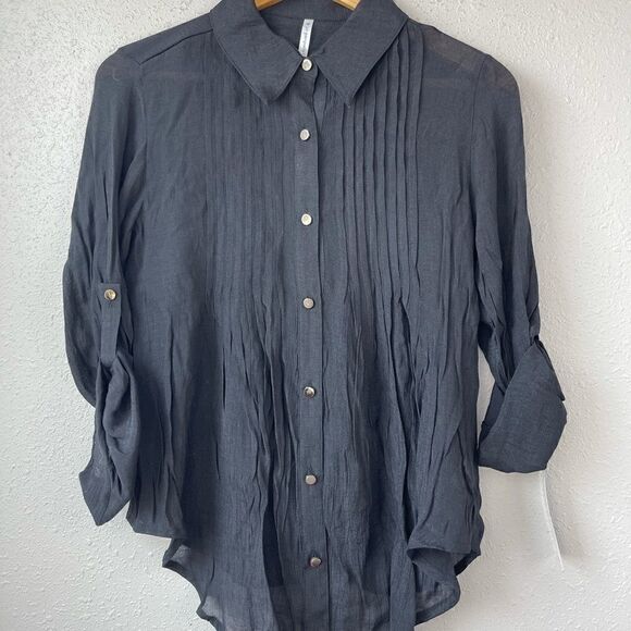 NWT Passports Women’s Button Top Size Medium - Picture 1 of 6
